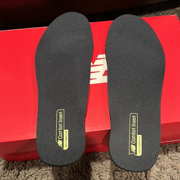 New Balance Women’s Wide Width Running Sneaker, Like New!! - Picture 3 of 6